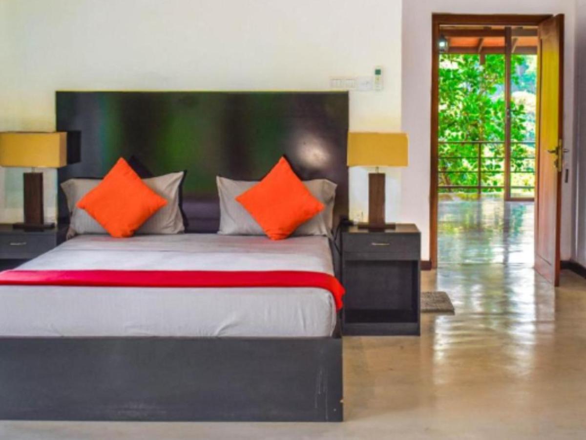 Отель Aqua Exotica Wellness Retreat Гампола Экстерьер фото